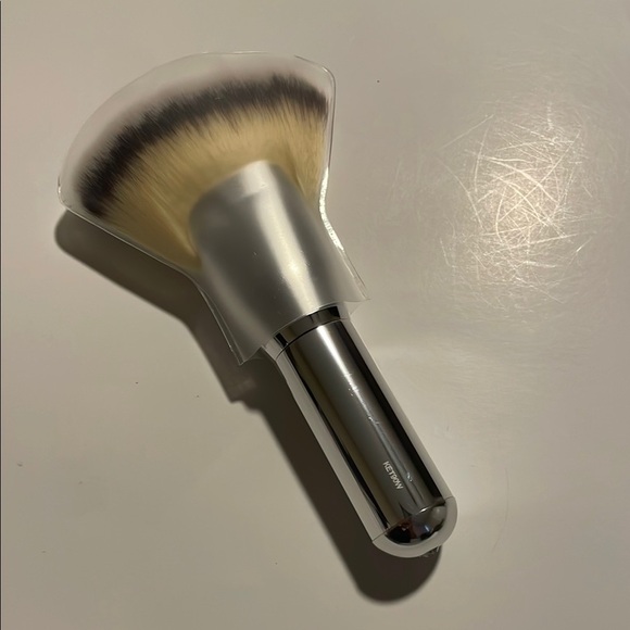 IT Cosmetics Silver Handle Brush with Cream Bristles - Picture 2 of 2